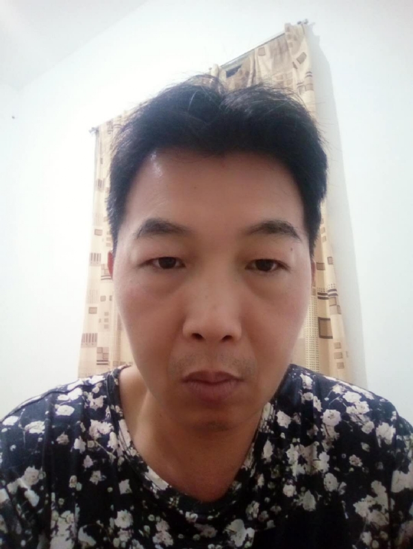 繁华哀伤的第一张照片--福建中老年相亲网