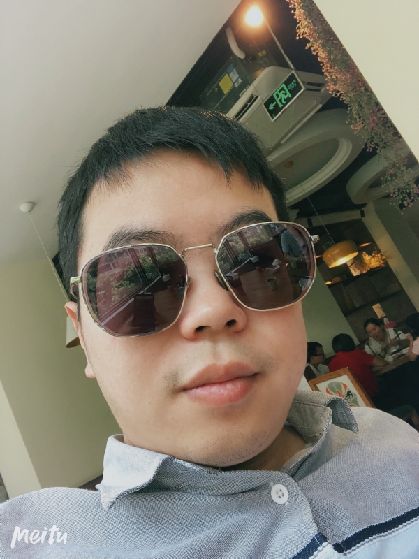 月台等路人的第一张照片--福建中老年相亲网