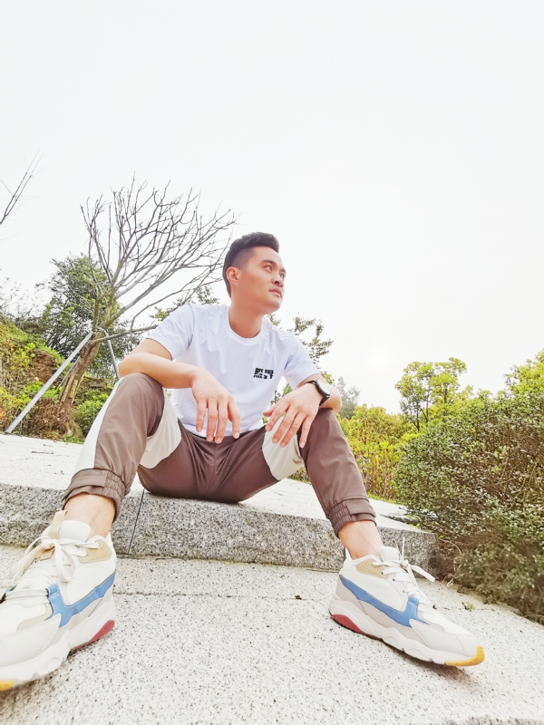 一个人，干净利落的第一张照片--福建中老年相亲网