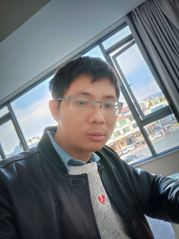 也许只是缺少一个拥抱的第二张照片--福建中老年相亲网